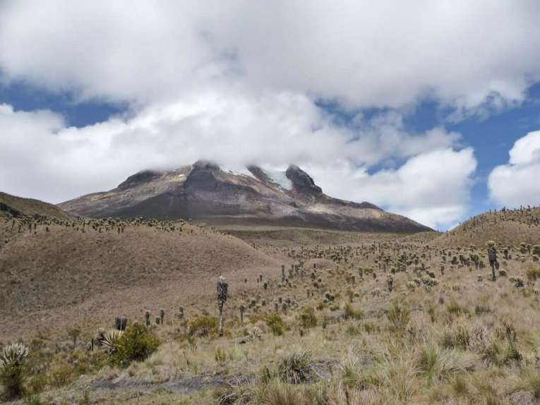 Volcan Tolima lors d'un Trek au parc naturel los nevados en Colombie