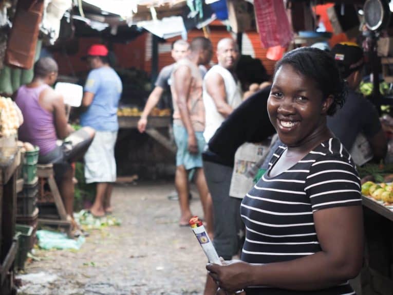 visiter le marché de bazurto à Carthagène des indes voyage en colombie